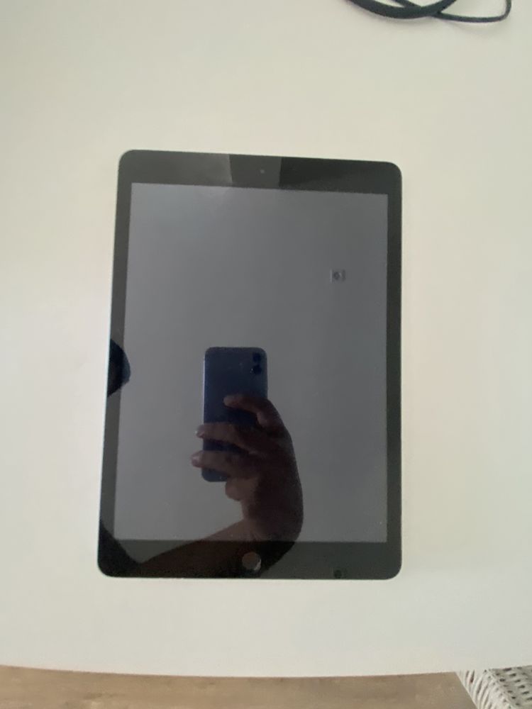 iPad 8th Generation 32gb com Apple Smart Keyboard