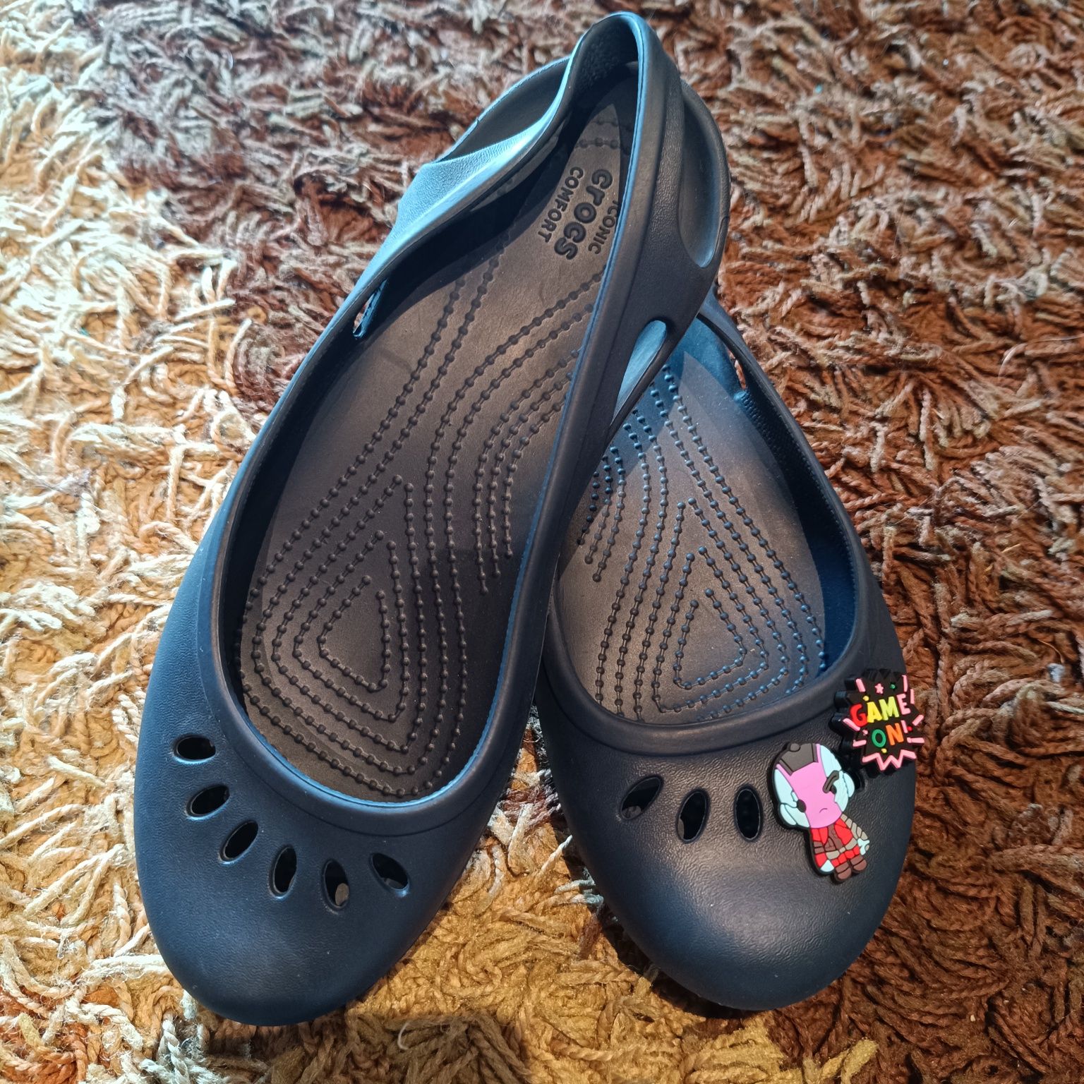 Baleriny crocs, r.37, czytaj opis, piękne granatowe, przypinki, super