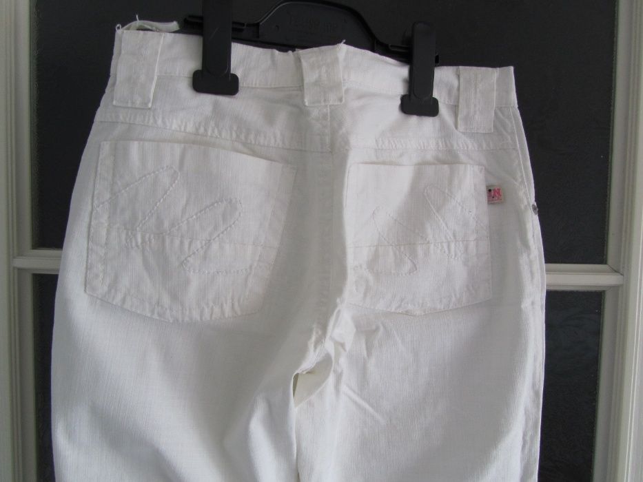 Długie białe spodnie w rozmiarze 36