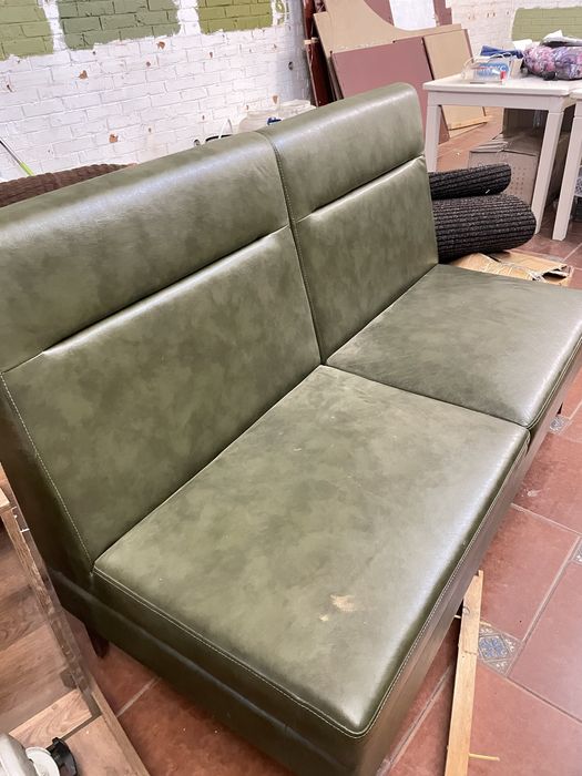 Диван зі штучної шкіри