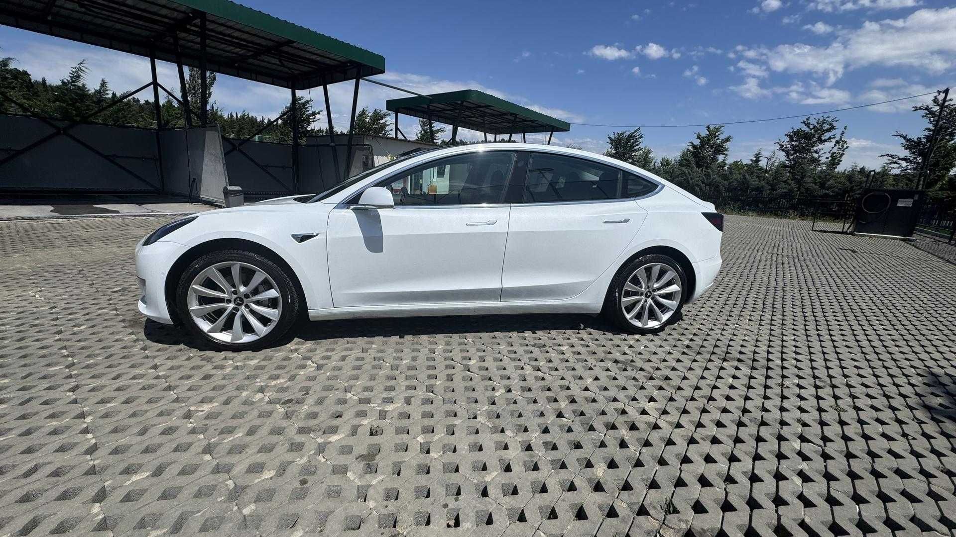 Tesla Model 3  Тесла Модель 3 Лонг рендж 2018 рік терміново