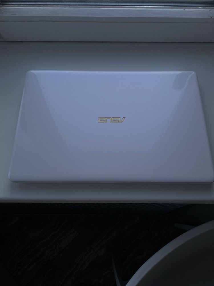 Ноутбук ASUS VivoBook 15 (X542UF-DM400)