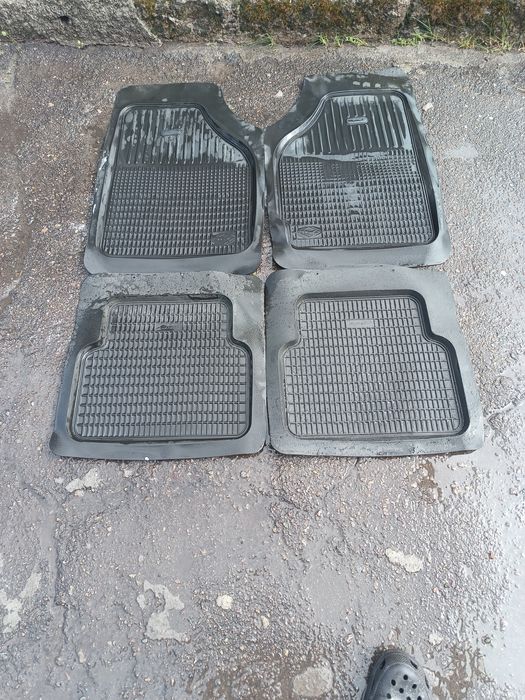 Коврик резиновый для авто