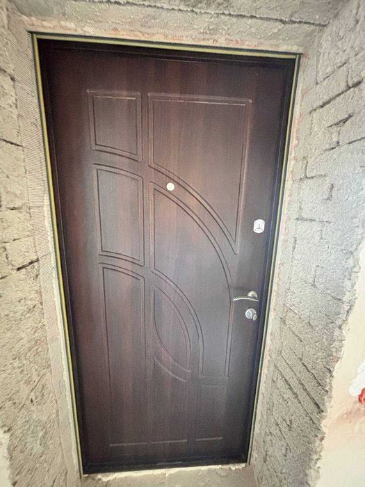 ПРОДАЖ Трикімнатна квартира з кухнею студією поруч парку