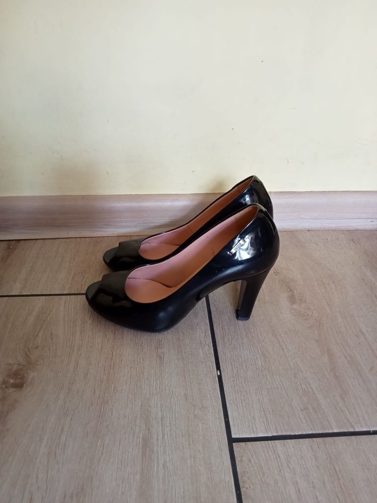Eleganckie czarne buty na obcasie, rozmiar 36