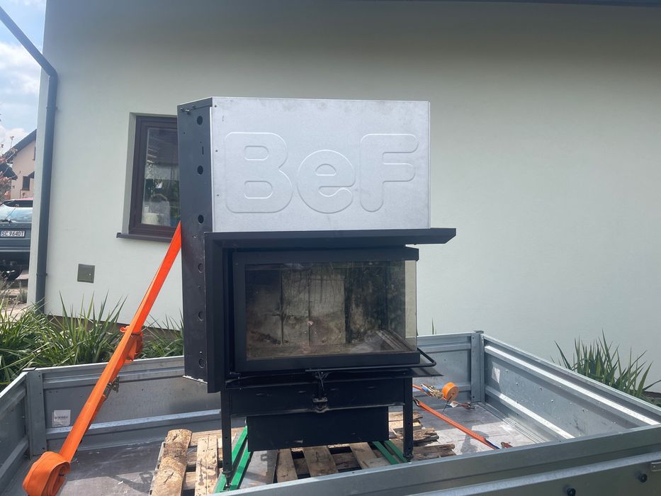Kominek 24 kW, narożny, gięta szyba z szamotem, BeF