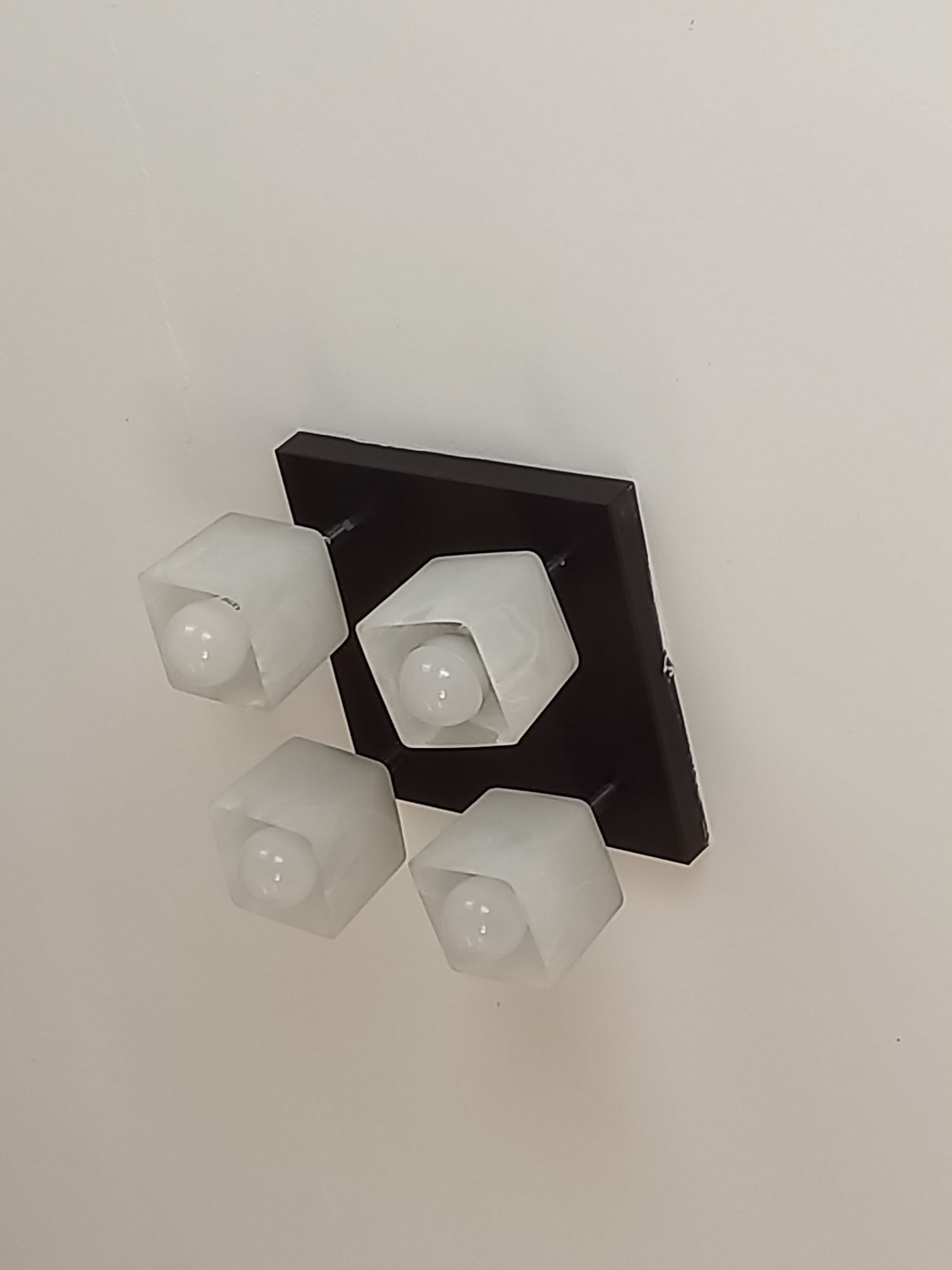 Lampa sufitowa na 4 żarówki