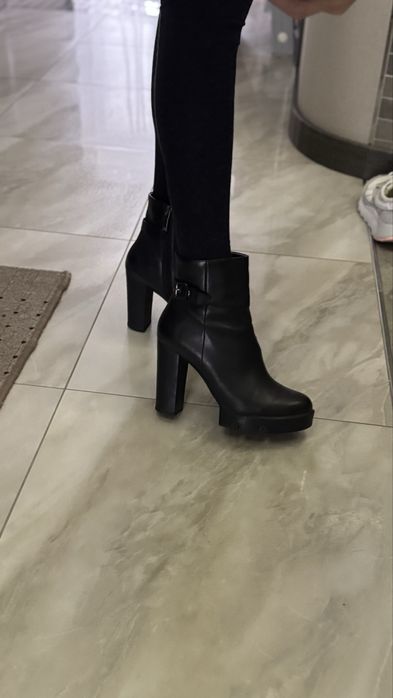 Ботильони 39 р. натуральна шкіра