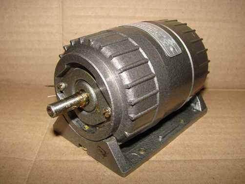 Электродвигатель АВ-042-2МУ3, 220/380V, 40W, 2700 об/мин.
