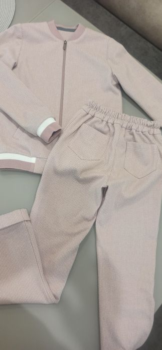 Костюм шкільний на худеньку дівчинку 7-9 років.