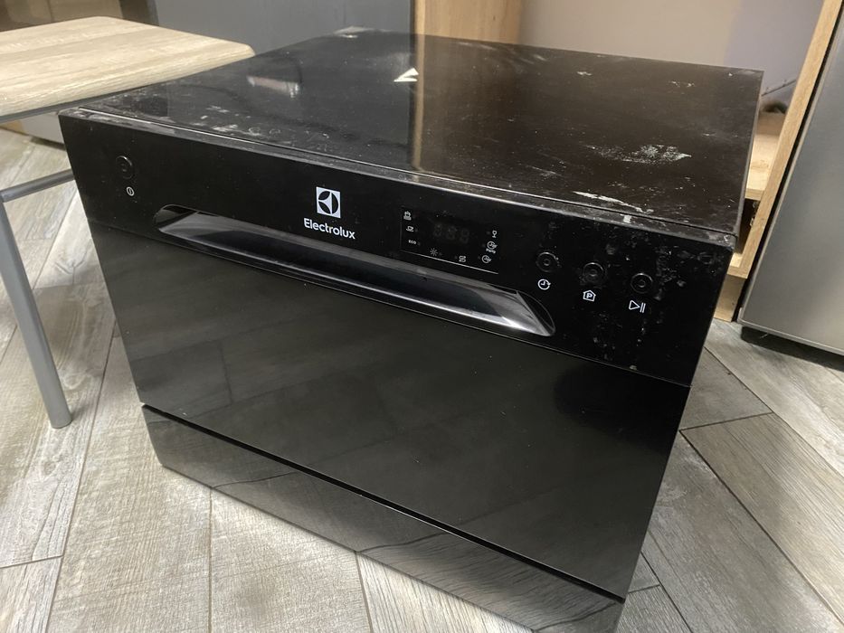 Посудомийна машина Electrolux ESF2400OS