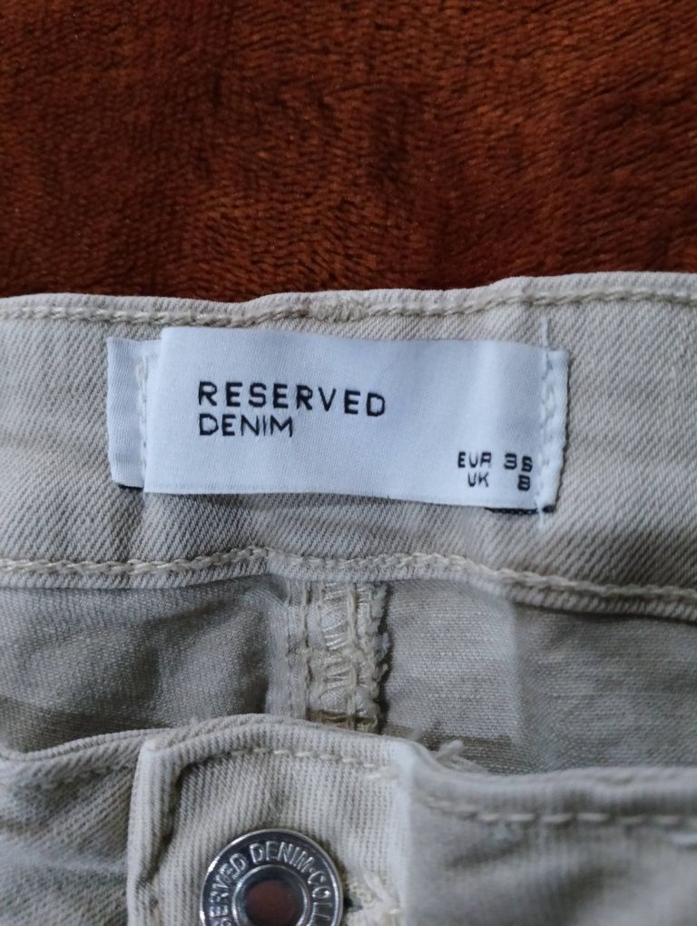 Beżowe spodenki Reserved 38 M