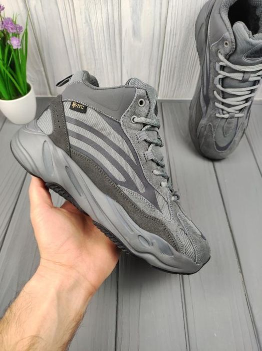 Чоловічі Зимові Кросівки Adidas Yeezy Boost 700 v2 з хутром до -21°