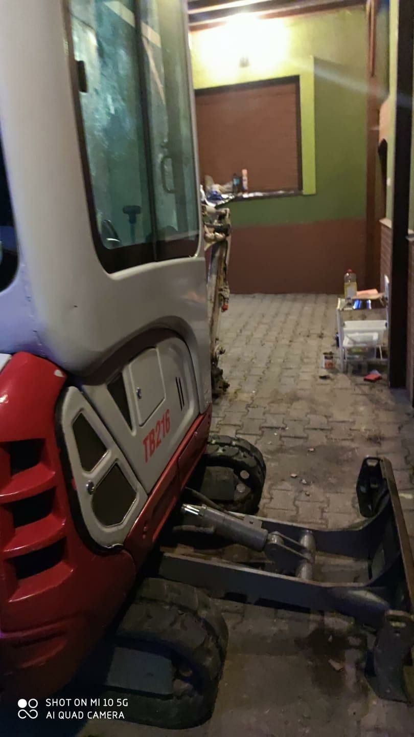 Minikoparka Takeuchi TB 216 uszkodzony silnik