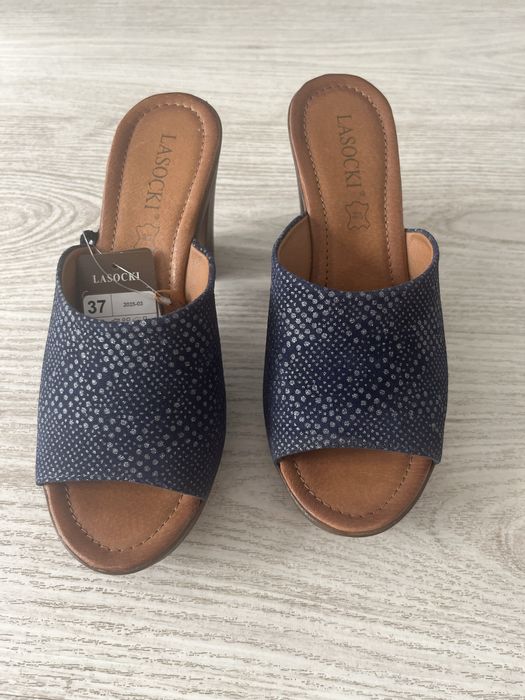 Klapki na słupku Lasocki