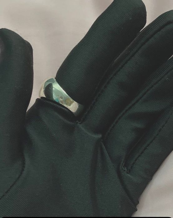 Anel em prata genuína e madrepérola.