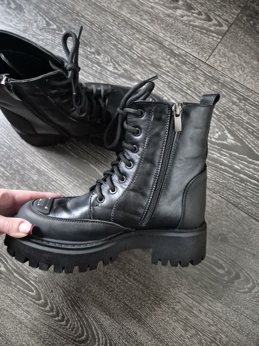 Жіночі шкіряні сапоги демісезонні