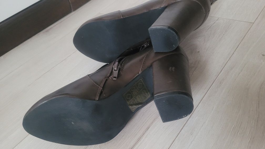 Buty damskie na obcasie nowe rozmiar 40