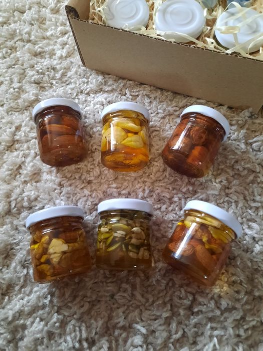 Подарунковий набір горіхи з медом