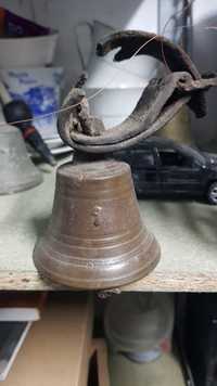Stary dzwonek z brązu Sanie Strych dzwon