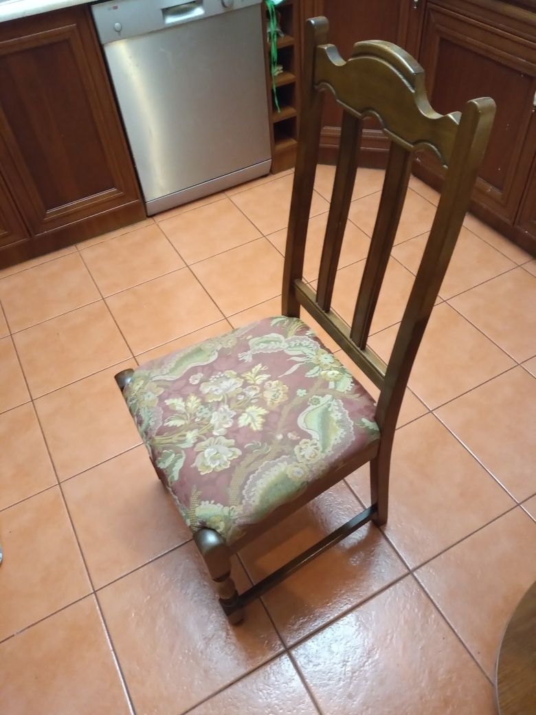 Drewniane krzesła z tapicerowanym siedziskiem Swarzędz 6 sztuk