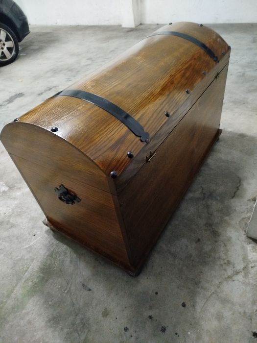 Baú em madeira ...........