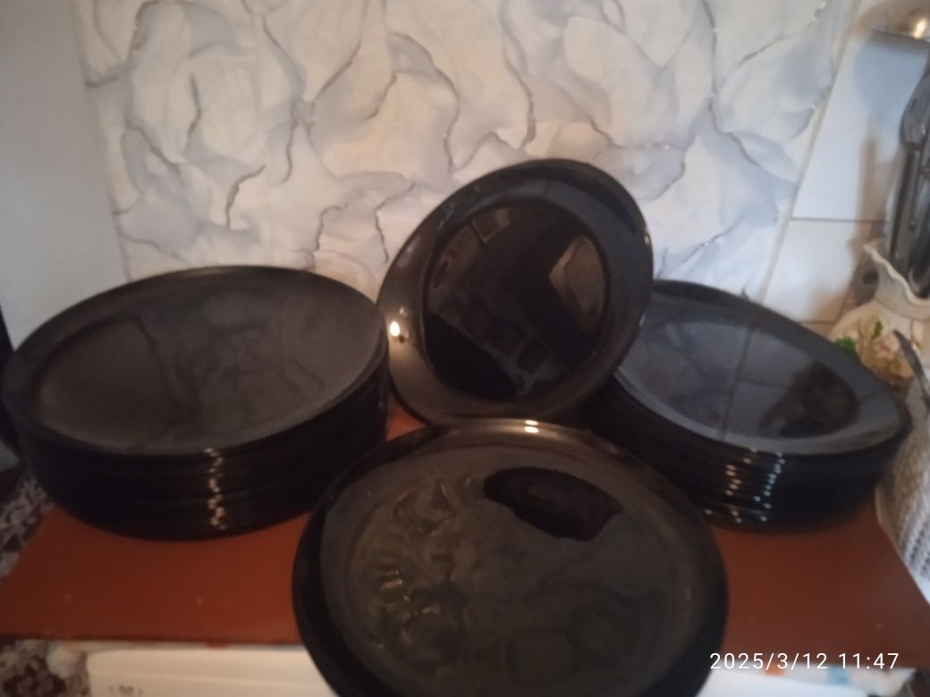 Продам посуд форфоровий,майже новий