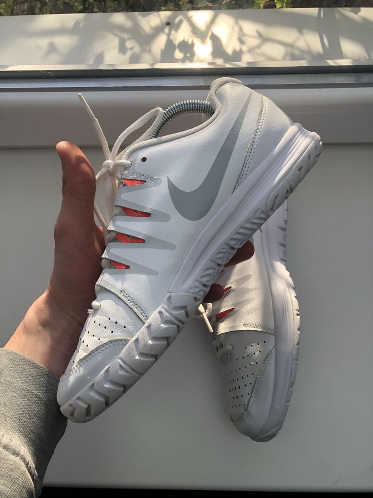 Тенісні кросівки Nike Vapor Court 631713-105 (41р) Tennis Sneakers