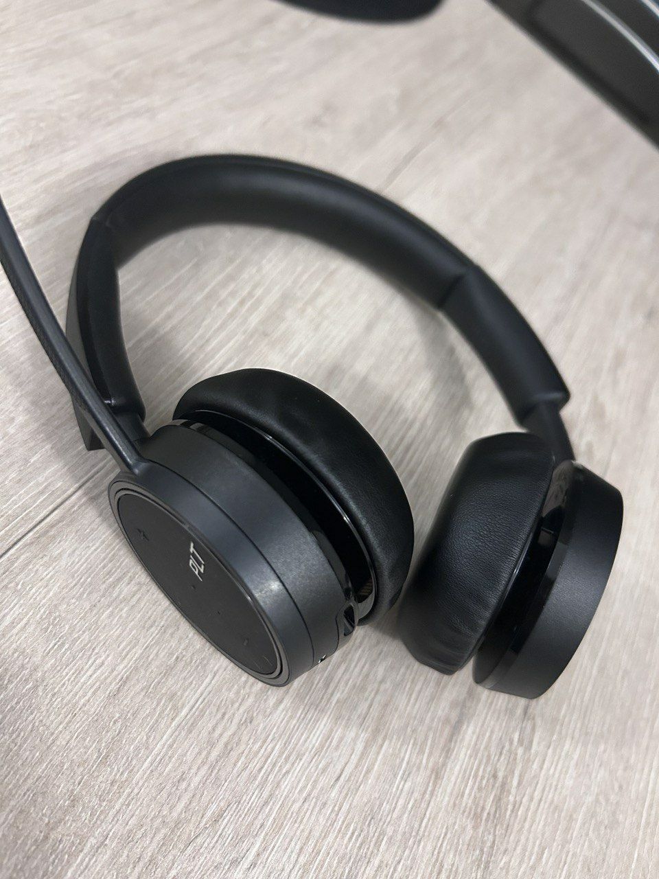 Навушники з мікрофоном Plantronics VOYAGER 4220 UC B4210 USB-А 211996-