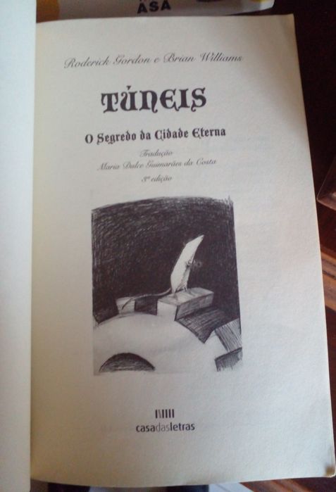 Livro TUNEIS - O segredo da cidade ETERNA