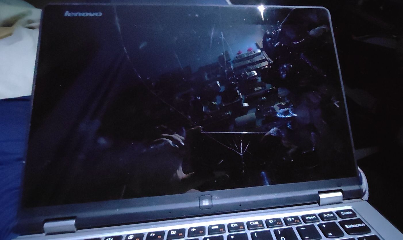 Sprzedam laptopa z funkcjami tabletu ekran dotykowy uszkodzony