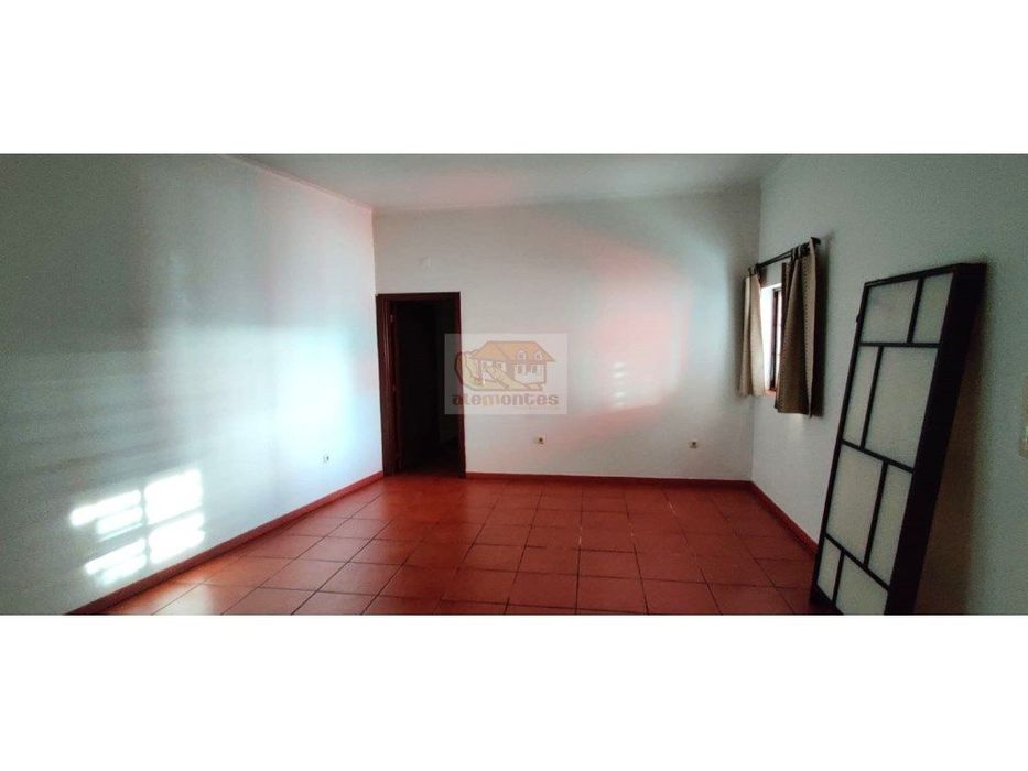 Espaço comercial com 1200m2 de terreno e 240m2 de área coberta