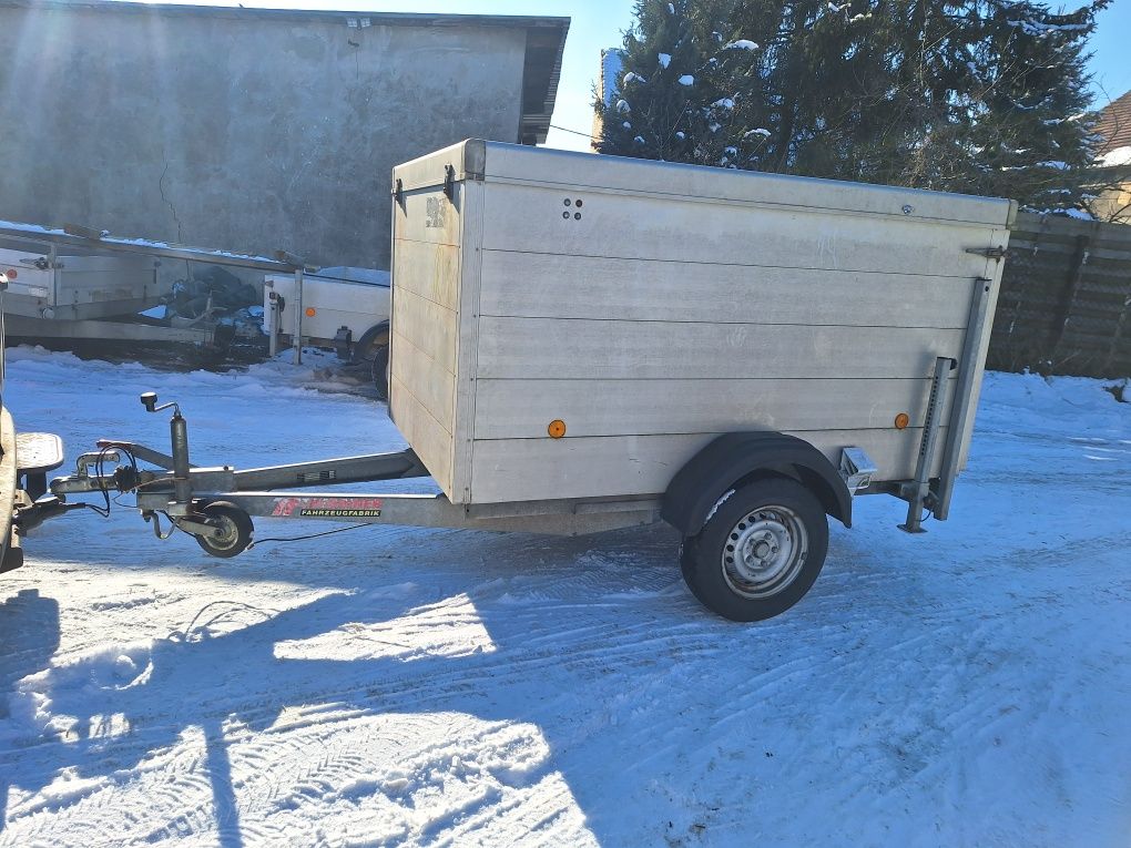 Przyczepa jednoosiowa kontener box alu dmc 850kg niemiecka