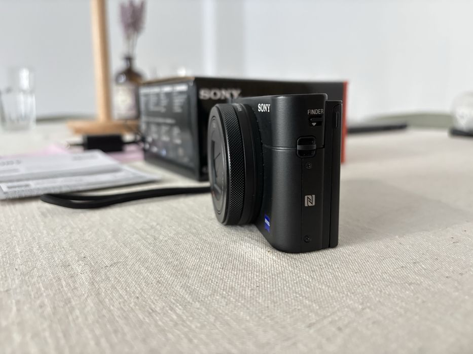 Máquina Fotográfica Compacta Sony Cyber-shot DSC-RX100 Mark V