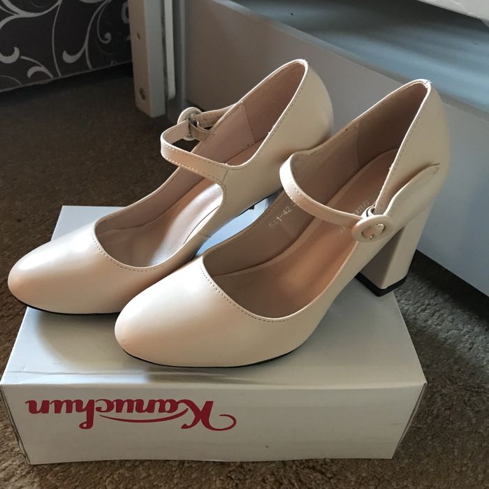 Жіночі туфлі молочні ніжно рожеві 37 р