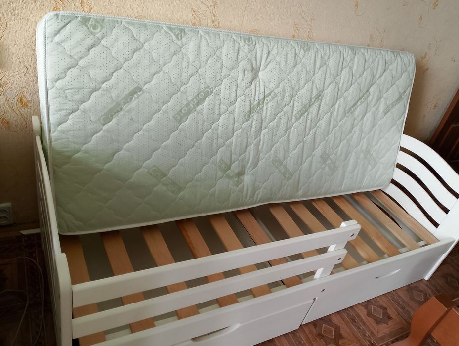 Продам кровать 190 на 85 з матрасом