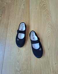 Чёрные тапочки для девочки/черные мокасины/сменная обувь