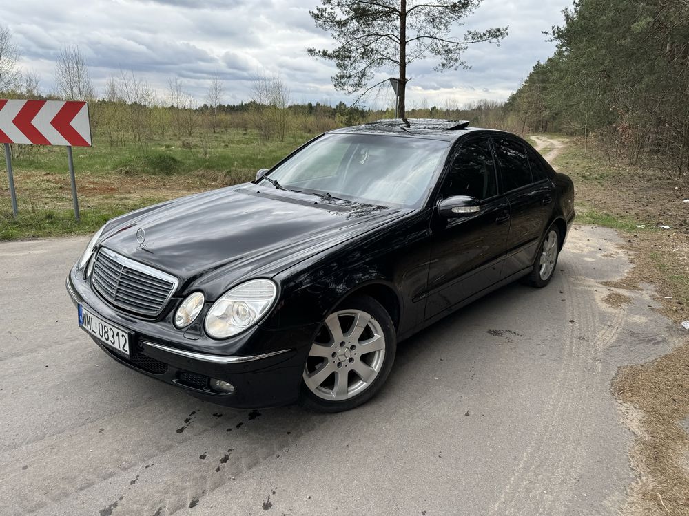 Mercedes E klasa W211 Sedan czarny 2.2 cdi automat