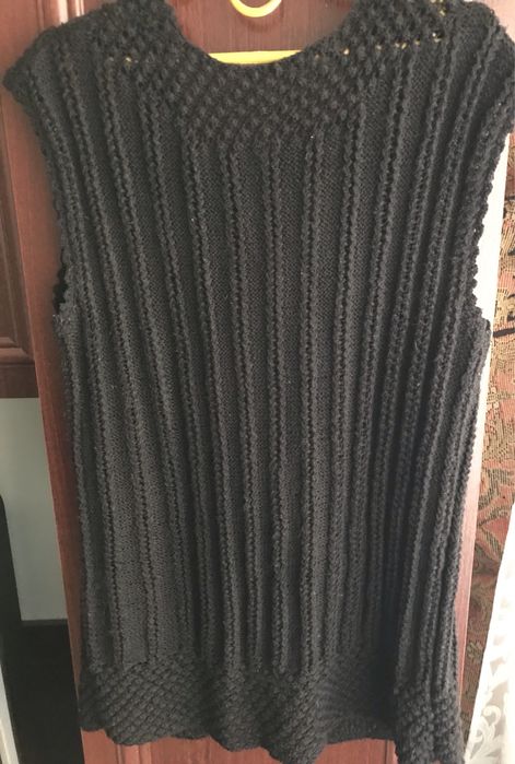 Вязаний жилет на завязках