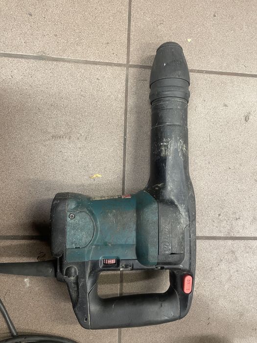 Młot wyburzeniowy makita hm 0860c