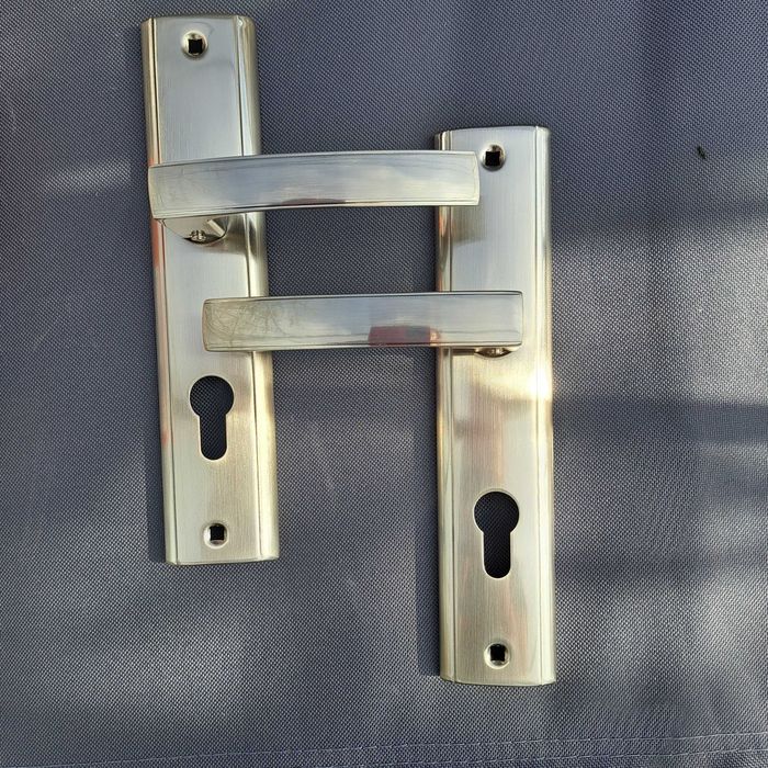 ARIA klamka na szyldzie długim na wkładkę SKU: KAR 312A