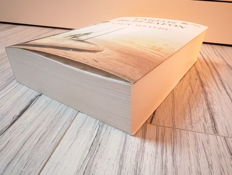 Cień wiatru Carlos Ruiz Zafon jak nowa