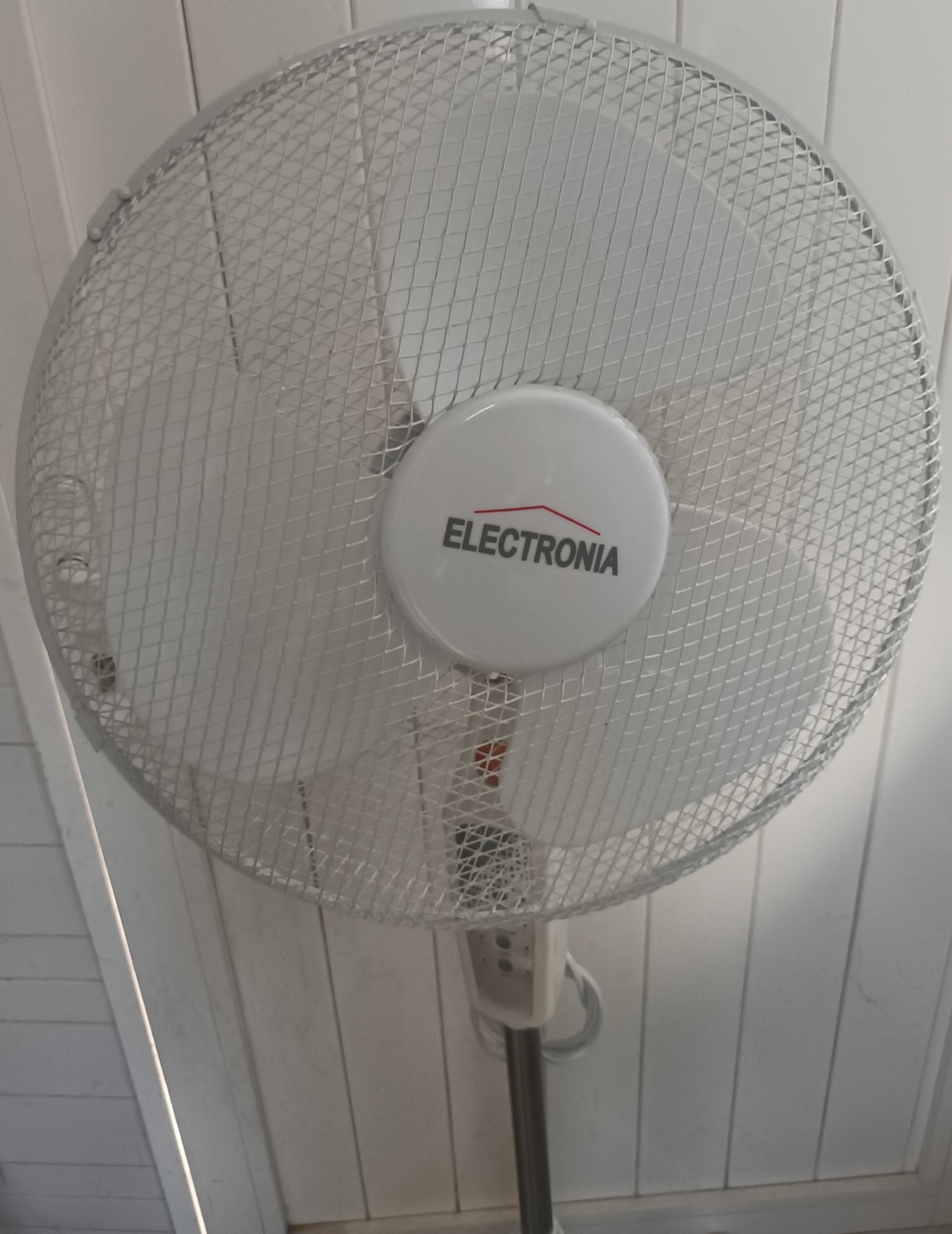 Ventoinha de pé.