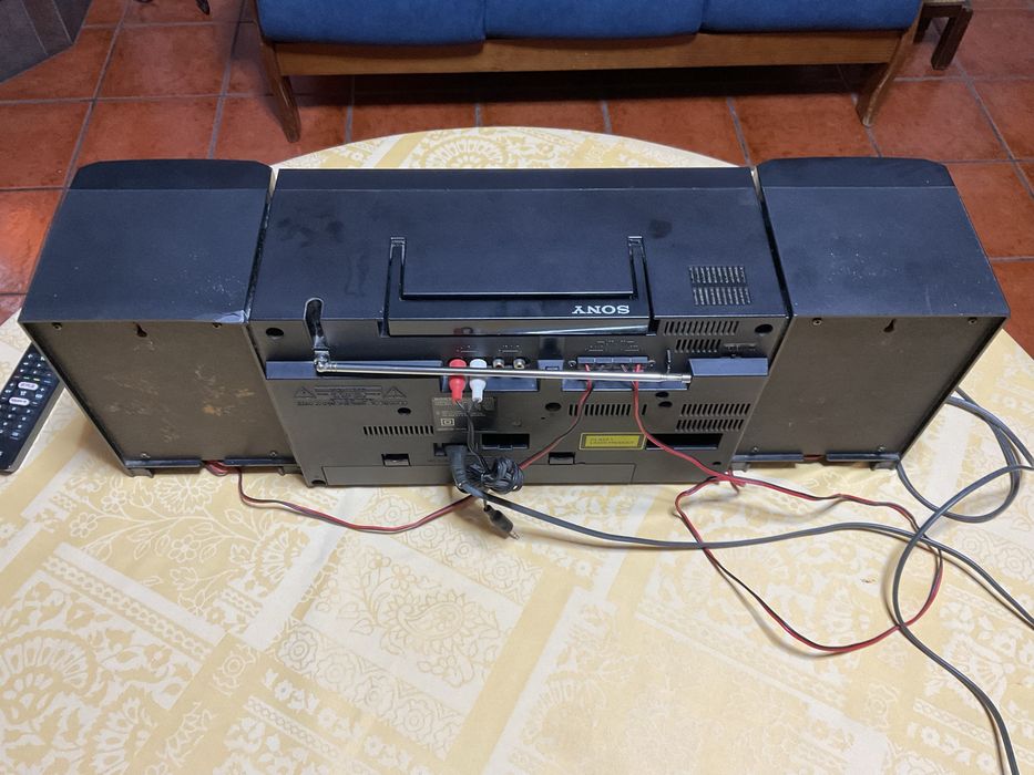 Aparelhagem Sony CFD-444L – CD, Cassete e Rádio com Pega Portátil