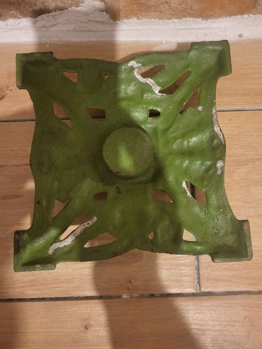 Stary żeliwny stojak pod choinke, stojak choinkowy