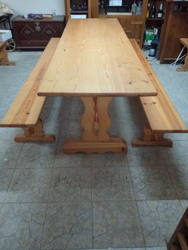 Mesa madeira maciça 10 lugares com bancos
