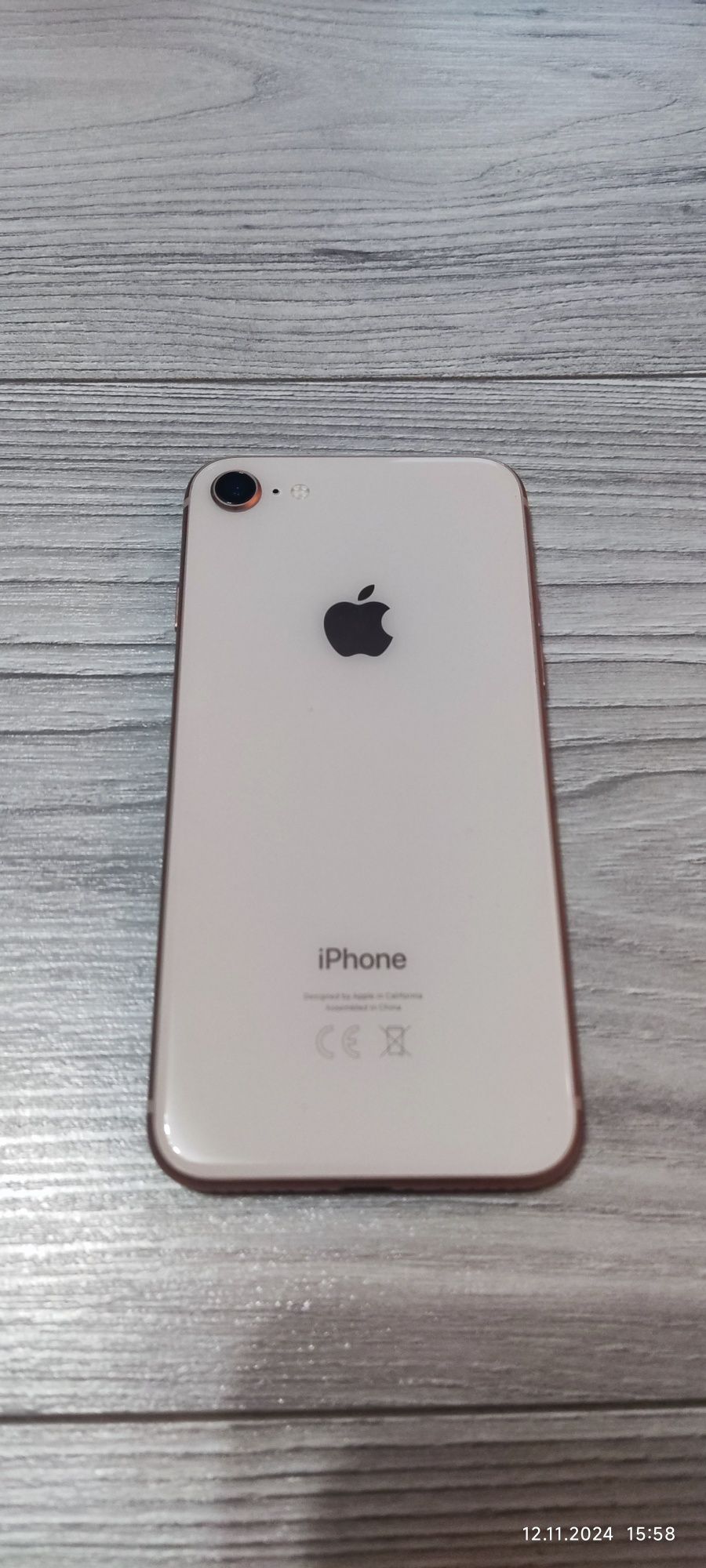 Iphone 8 w idealnym stanie.