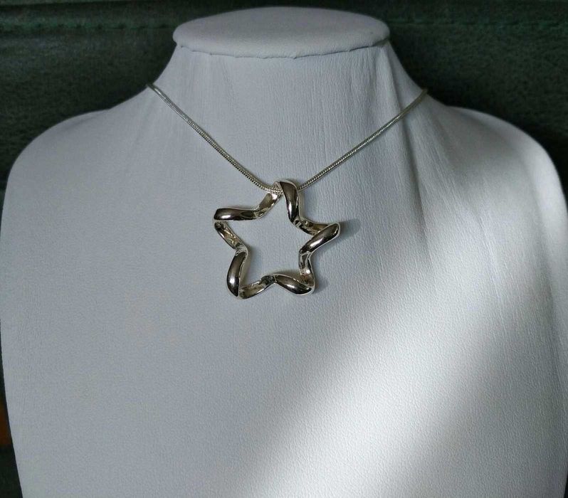 Colar Aço Prateado c/ Pendente Estrela NOVO
