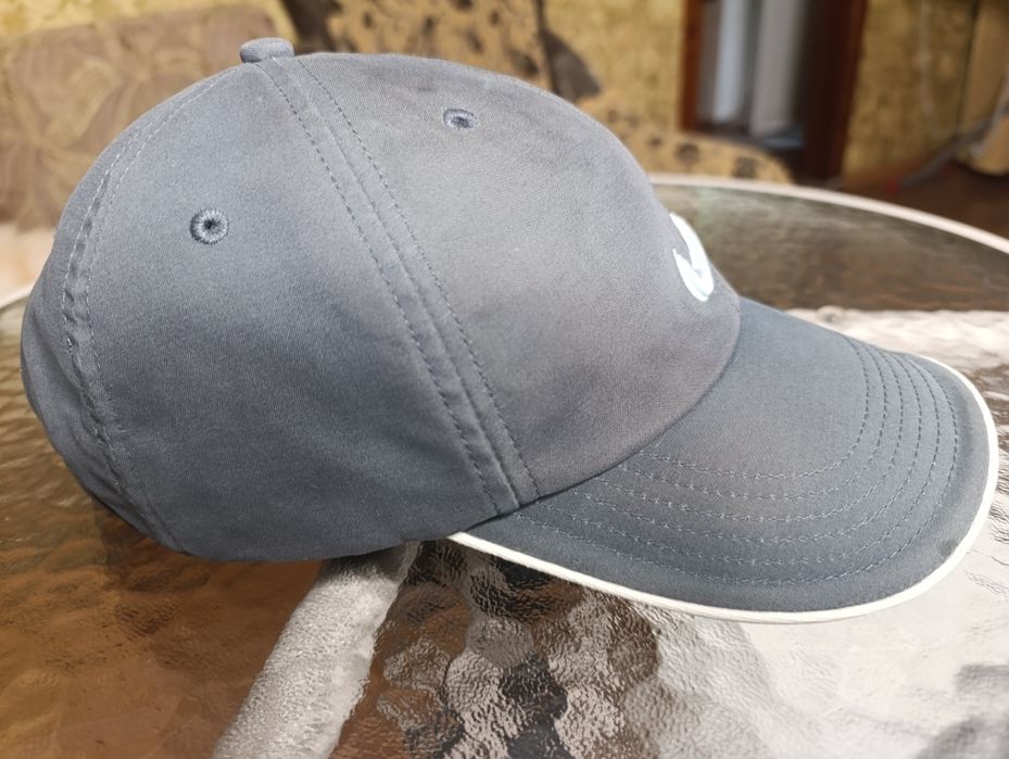 Продам бейсболку кепку Nike