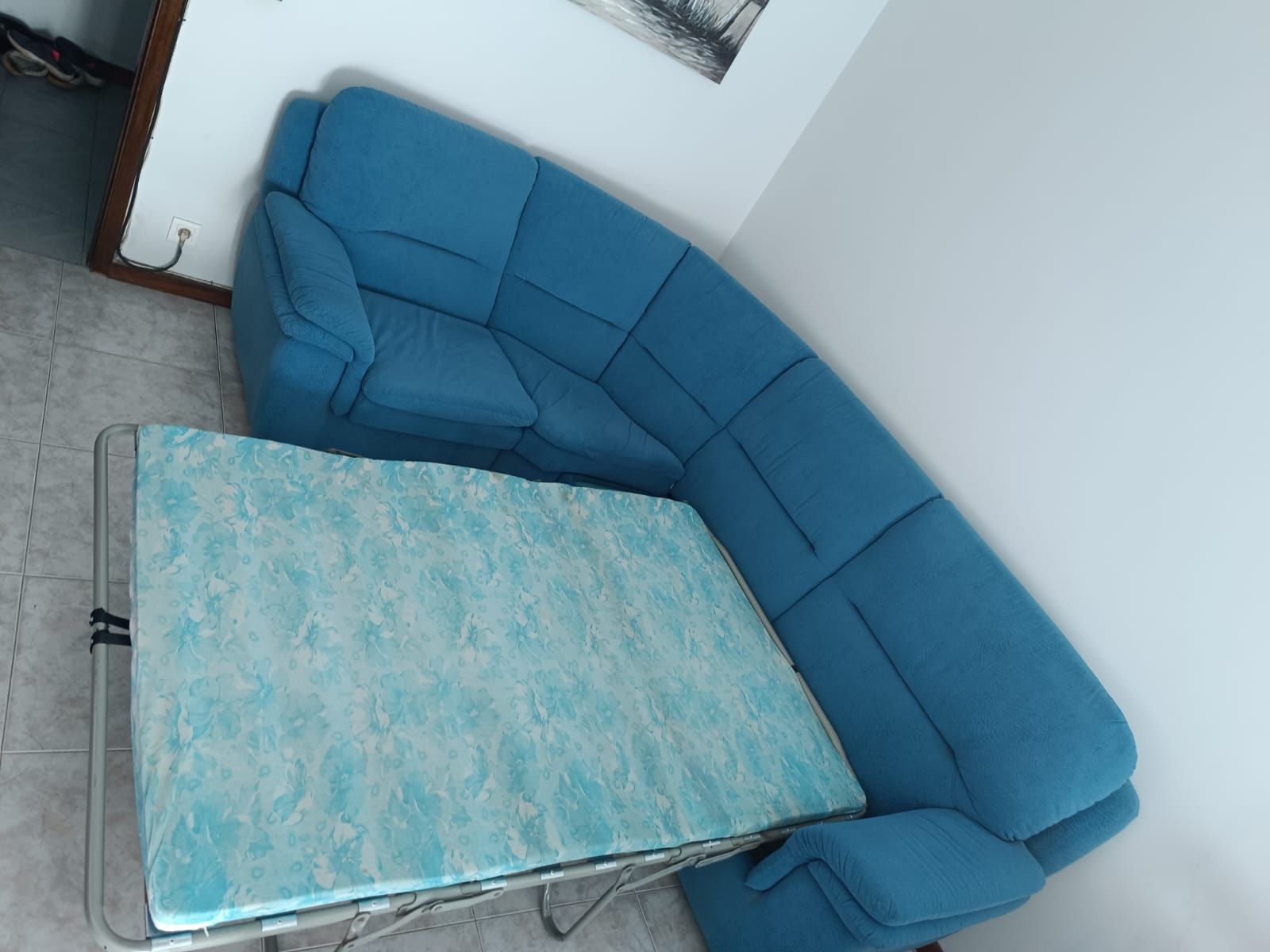 Mobília de sala, sofa, mesa e móvel e móvel hall de entrada